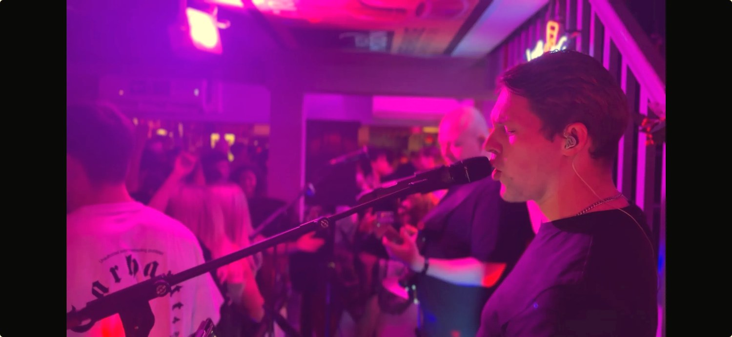 Live band at Fizzy Moon
